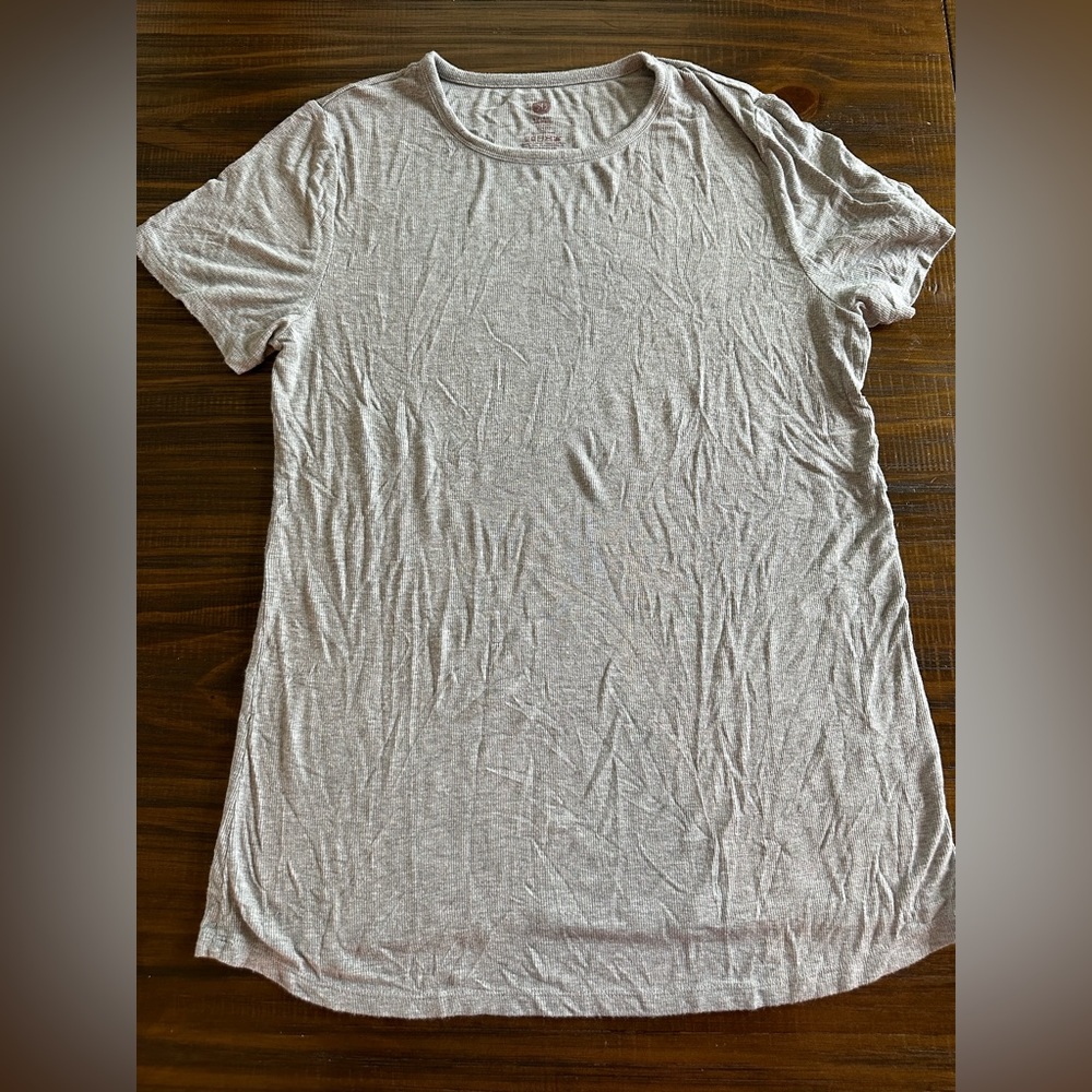 EUC Kindred Bravely short sleeve gray tee XL